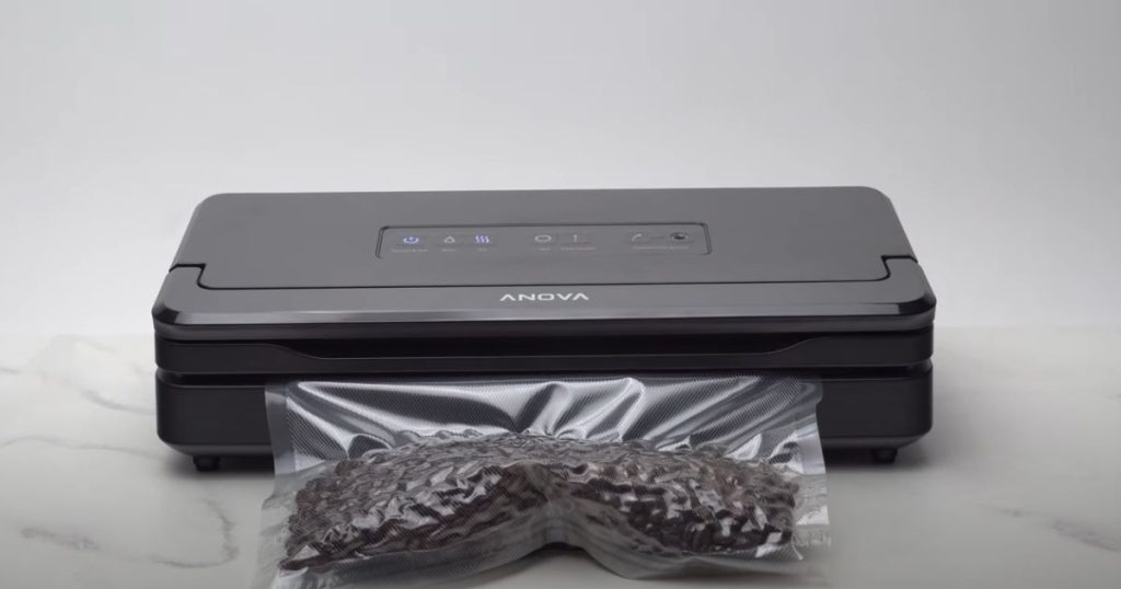 How does a chamber vacuum sealer work?