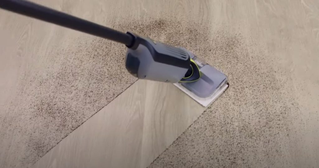 How to vacuum hardwood floors