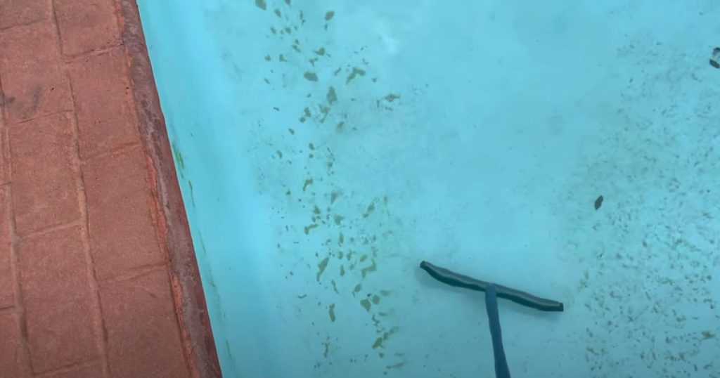 How to remove sand from pool without vacuum