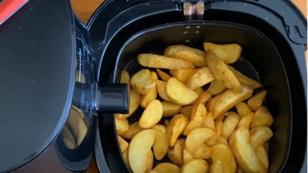 Cook Frozen Potato Wedges in an Air Fryer