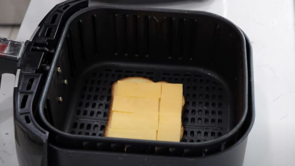 How to Toast a Sandwich in an Air Fryer