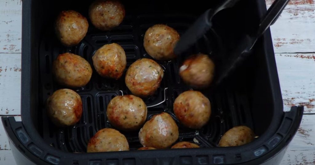 how long to cook frozen meatballs in the air fryer