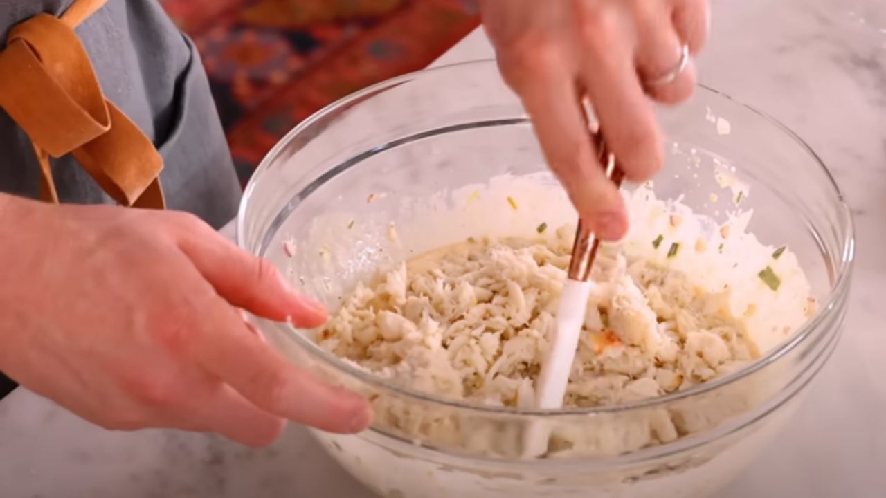 How to Pan Fry Crab Cakes