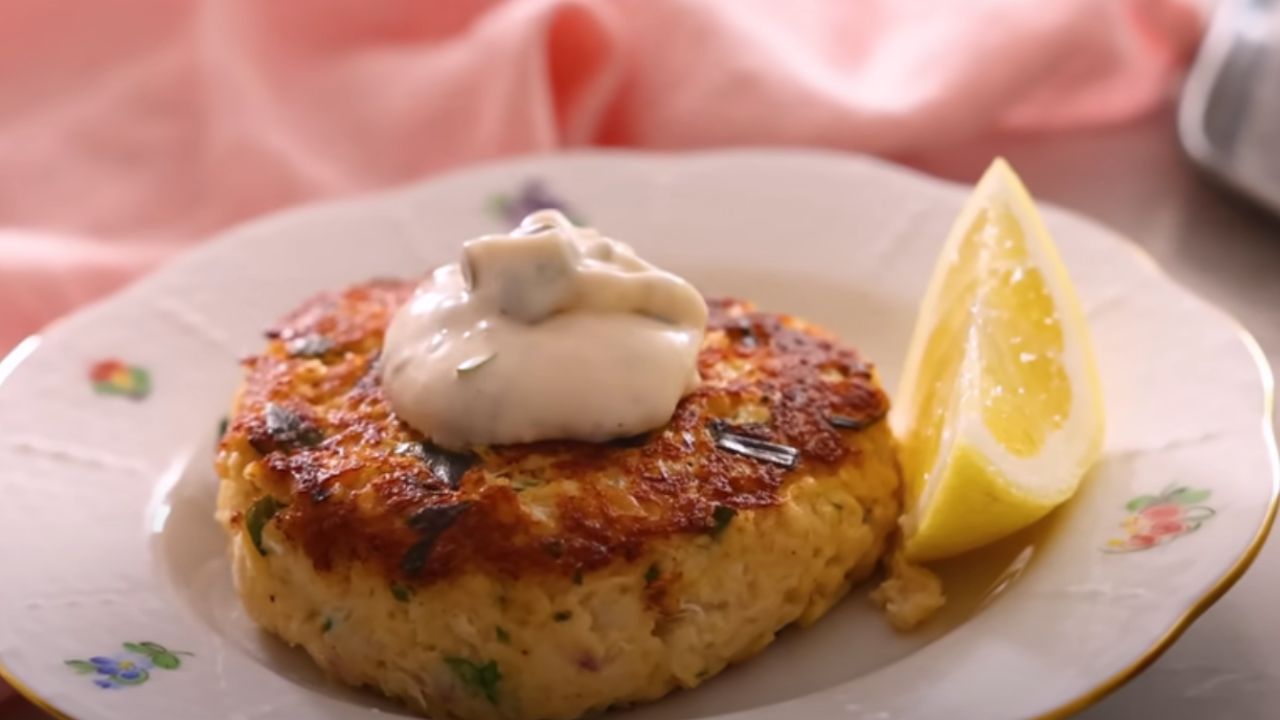 How to Pan Fry Crab Cakes