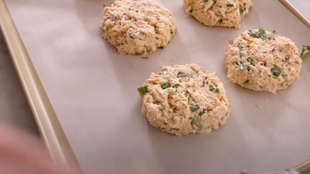 How to Pan Fry Crab Cakes