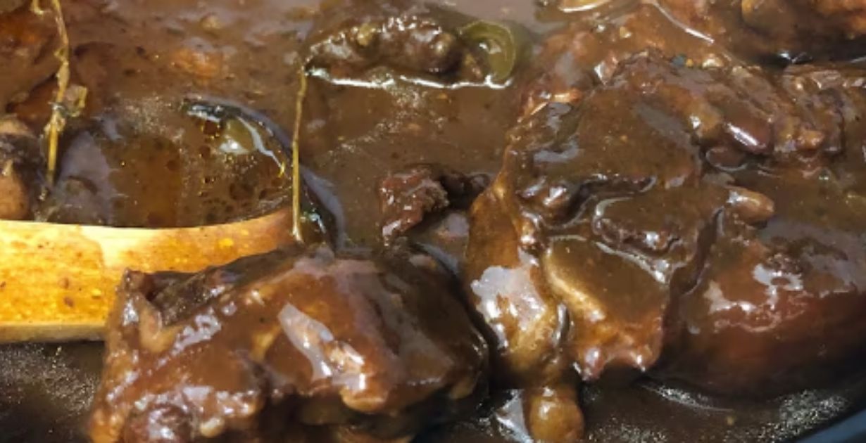 How to Cook Oxtails in a Crock Pot 