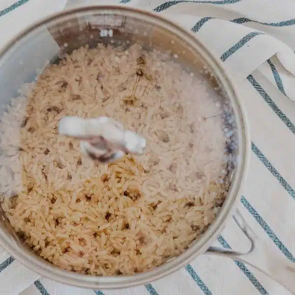 cook brown rice in a rice cooker